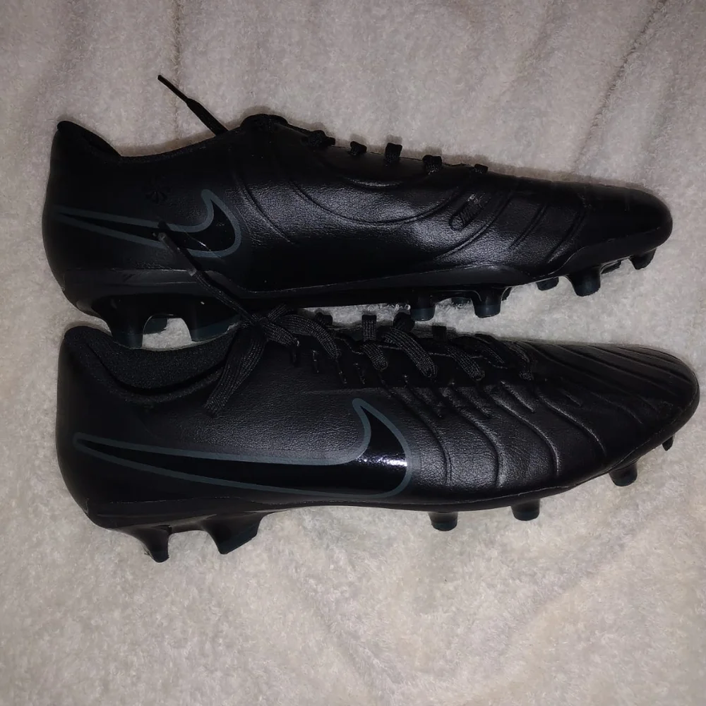 Nike Kids Black Sneakers EUC
